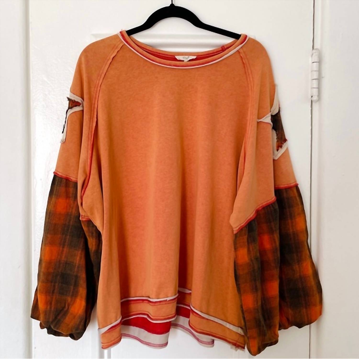 Easel - Women's Short Sleeve Star Patch Sweater