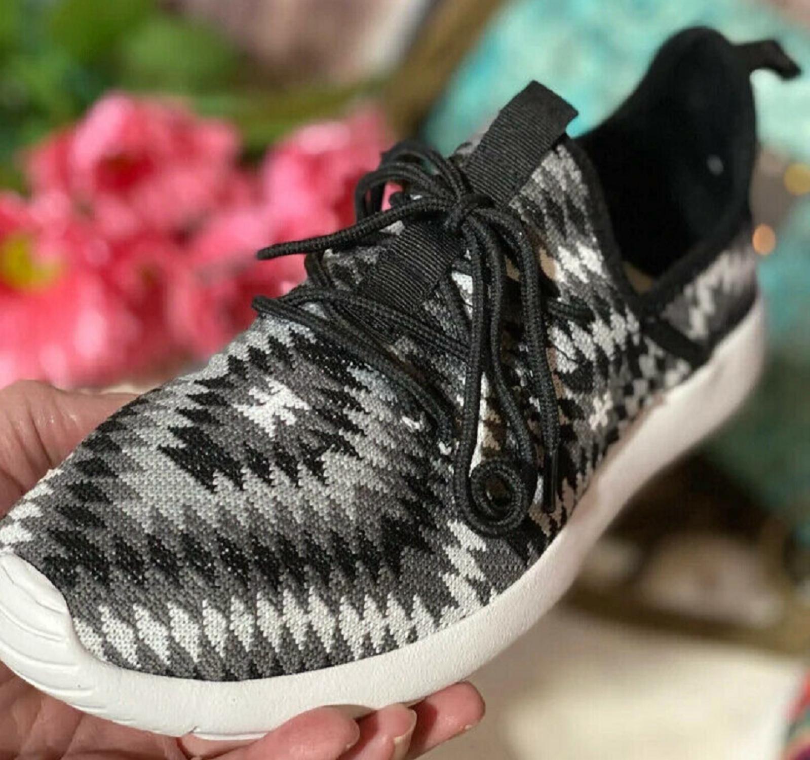 Very G - Women's Aztec Cerrito Shoes