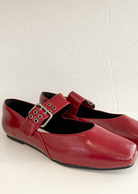 OASIS SOCIETY Women's Soho Ballet Flat in burgundy - women's flats