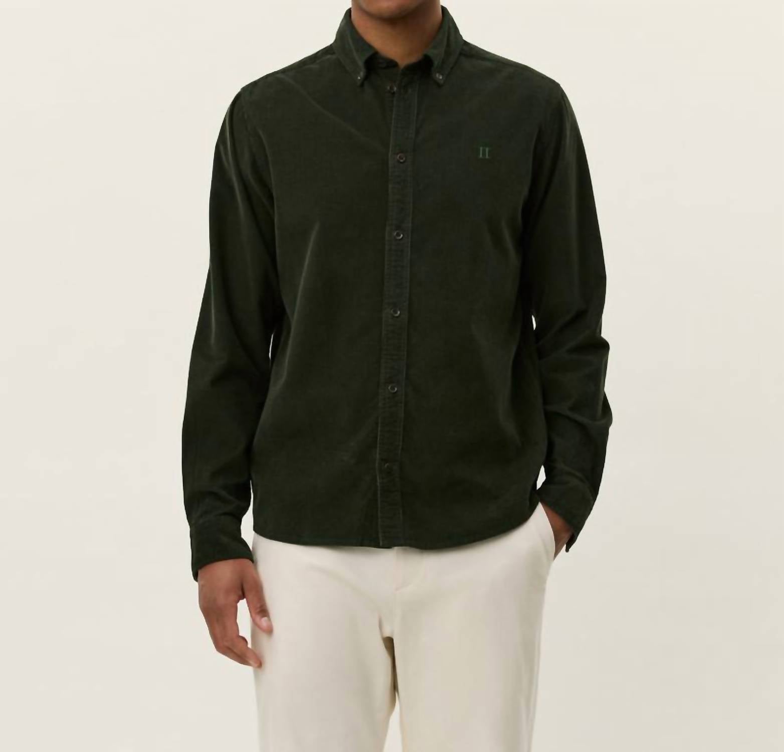 Les Deux Konrad Pinwale Corduroy Shirt in duffle bag green - men's shirt