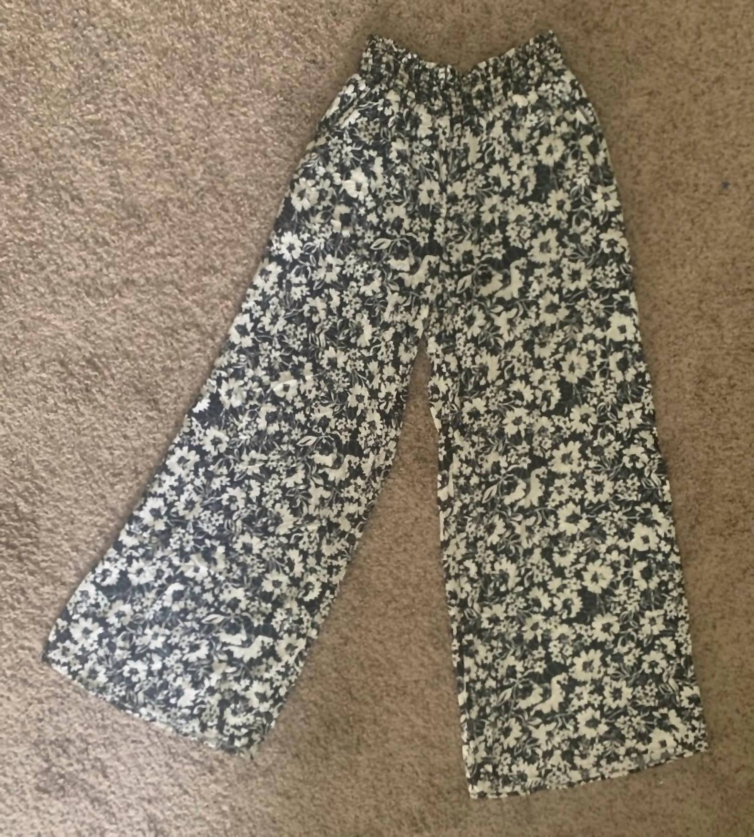 The ivory flower Pants