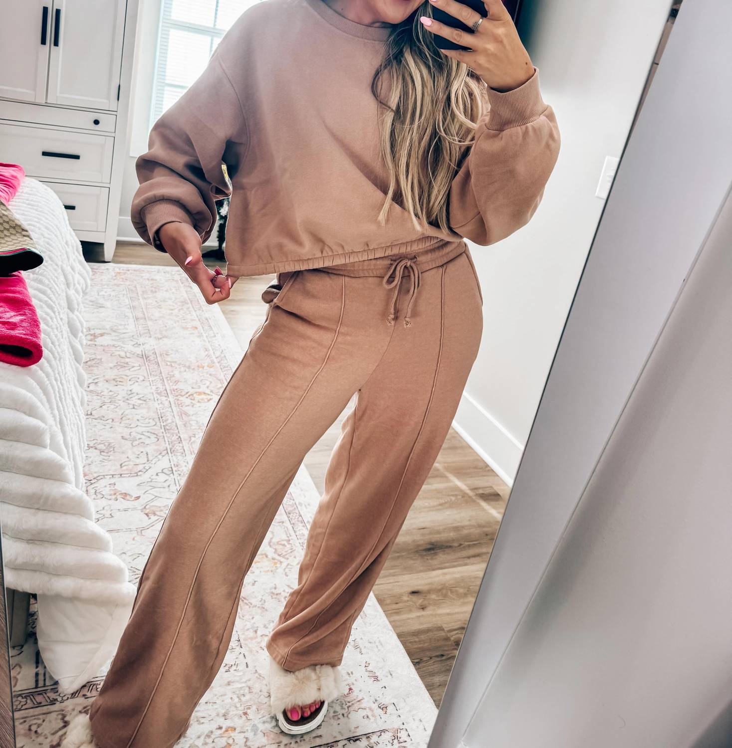 Double Zero - Elastic Hem Cropped Sweatshirt