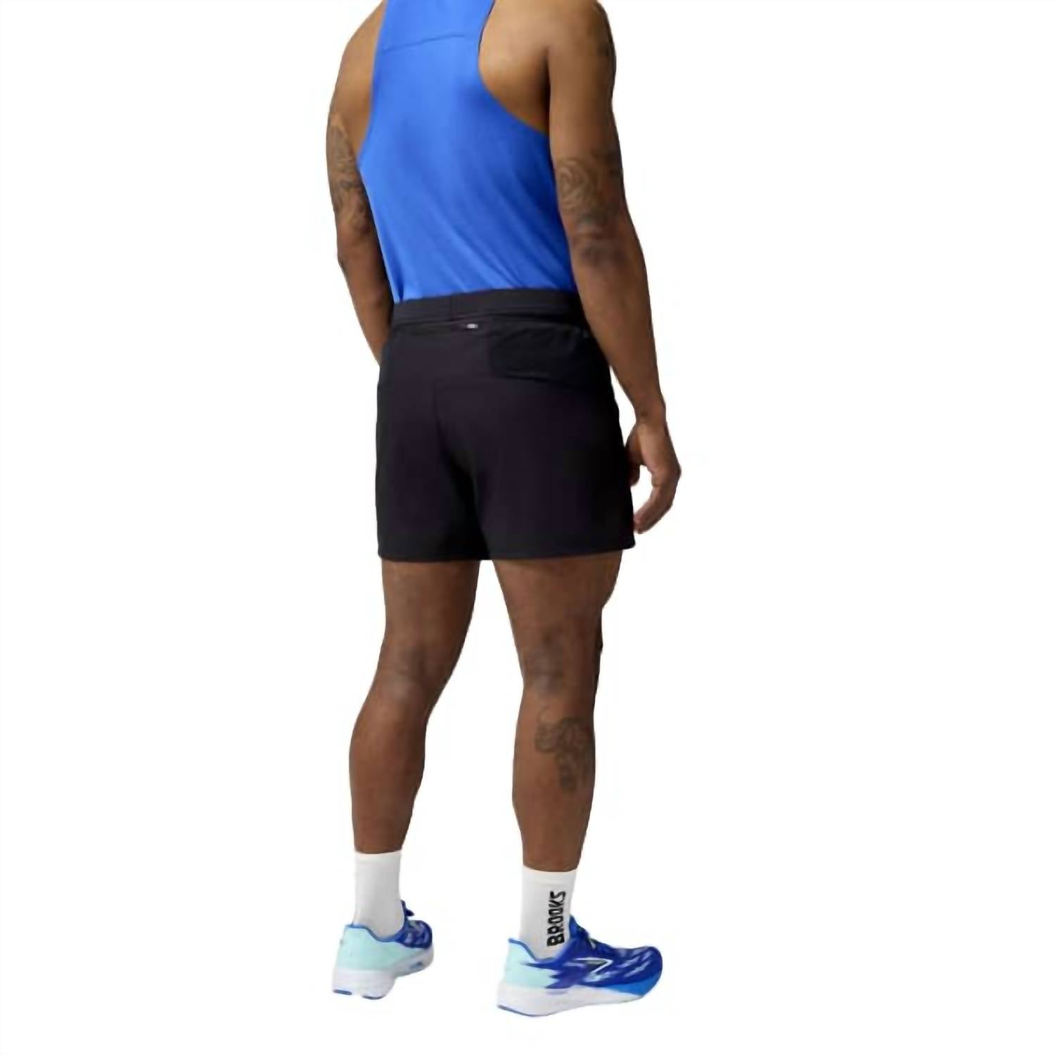 BROOKS Journey 5" Short in black - men's shorts - detail view