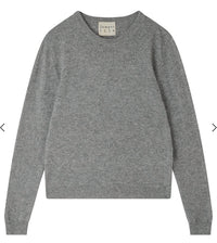 Jumper1234 - Women's Heart Patch Crewneck Sweater