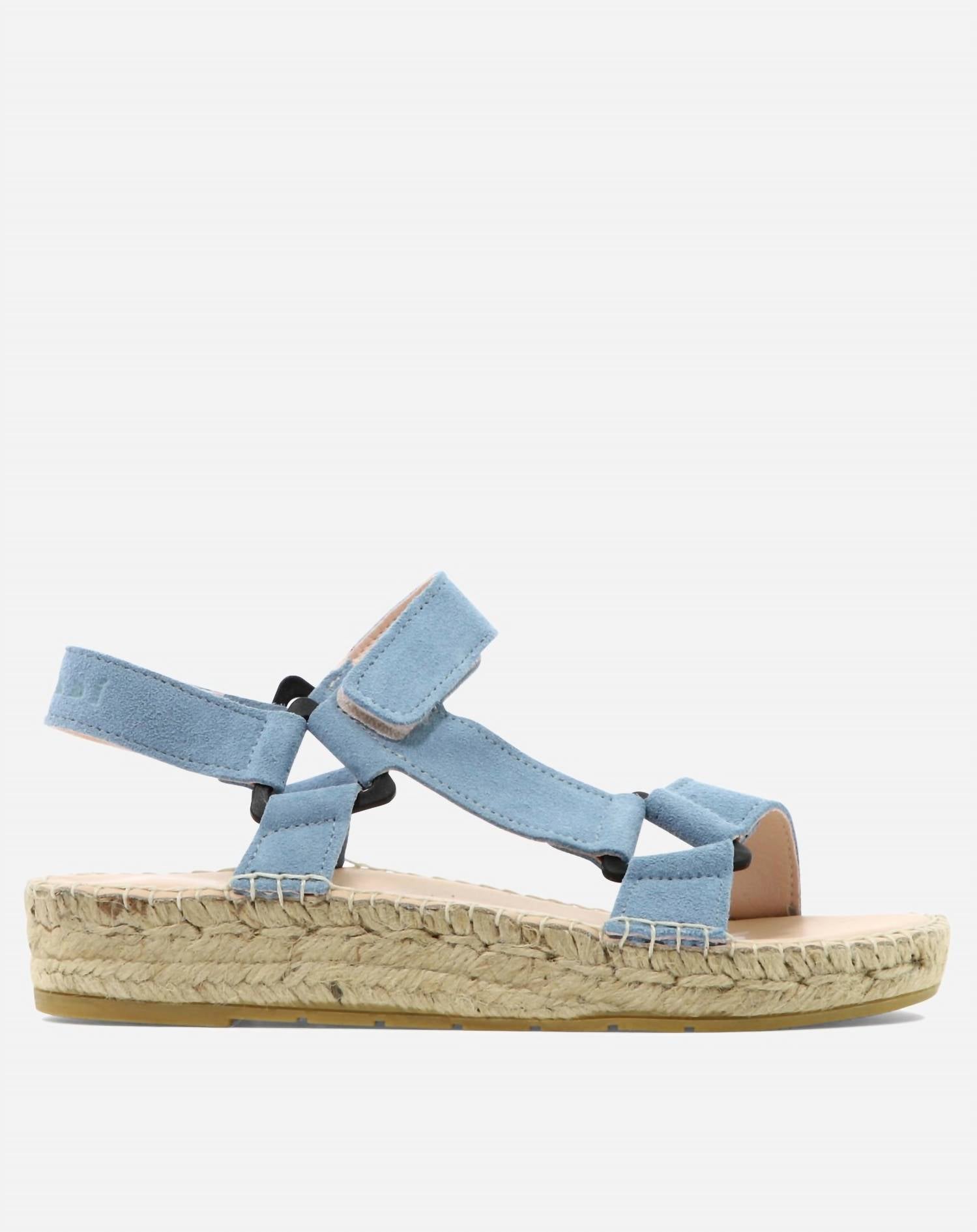 HIKING SANDALS