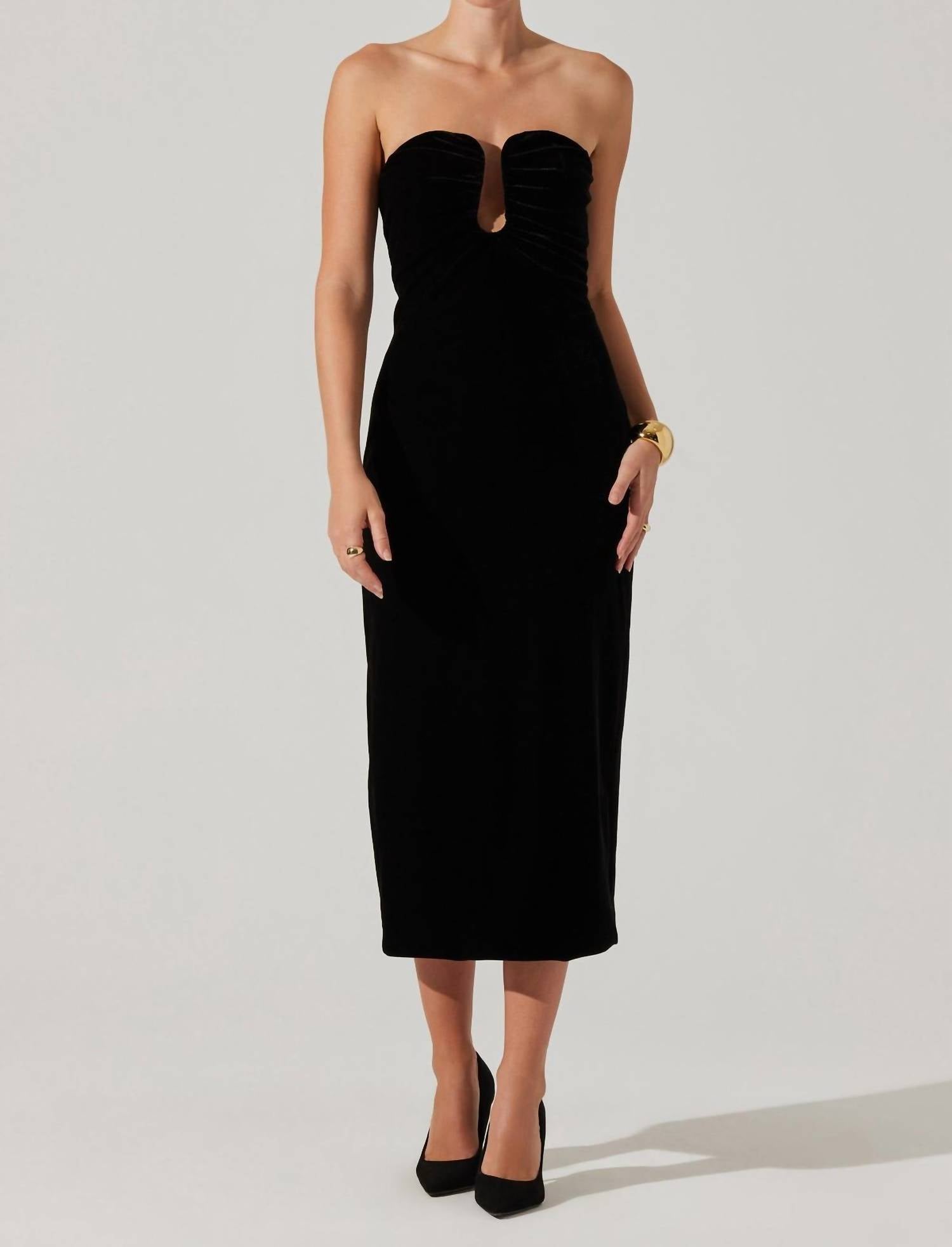 Astr - Arista Sweetheart Velvet Midi Dress