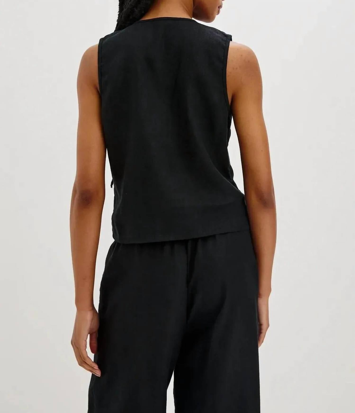 Rails Oregon Cropped Top in black - women's shirt - detail view