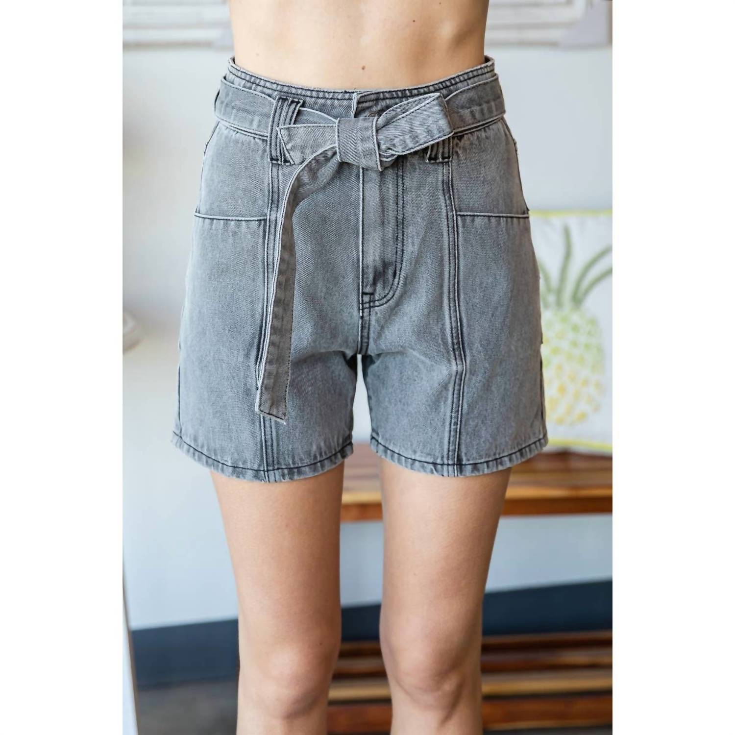 Veveret - Waist Belted Denim Shorts