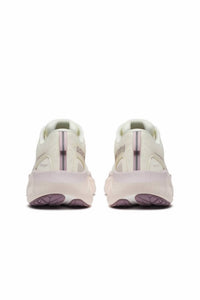 SAUCONY Women's Triumph 22 Running Shoe in vanilla - women's shoe - view 5