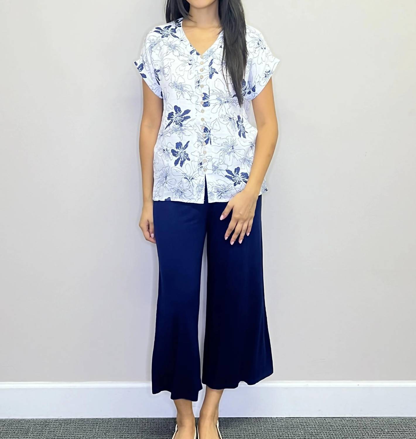 Papillon - Short Sleeve Crinkle Floral Button Front Top