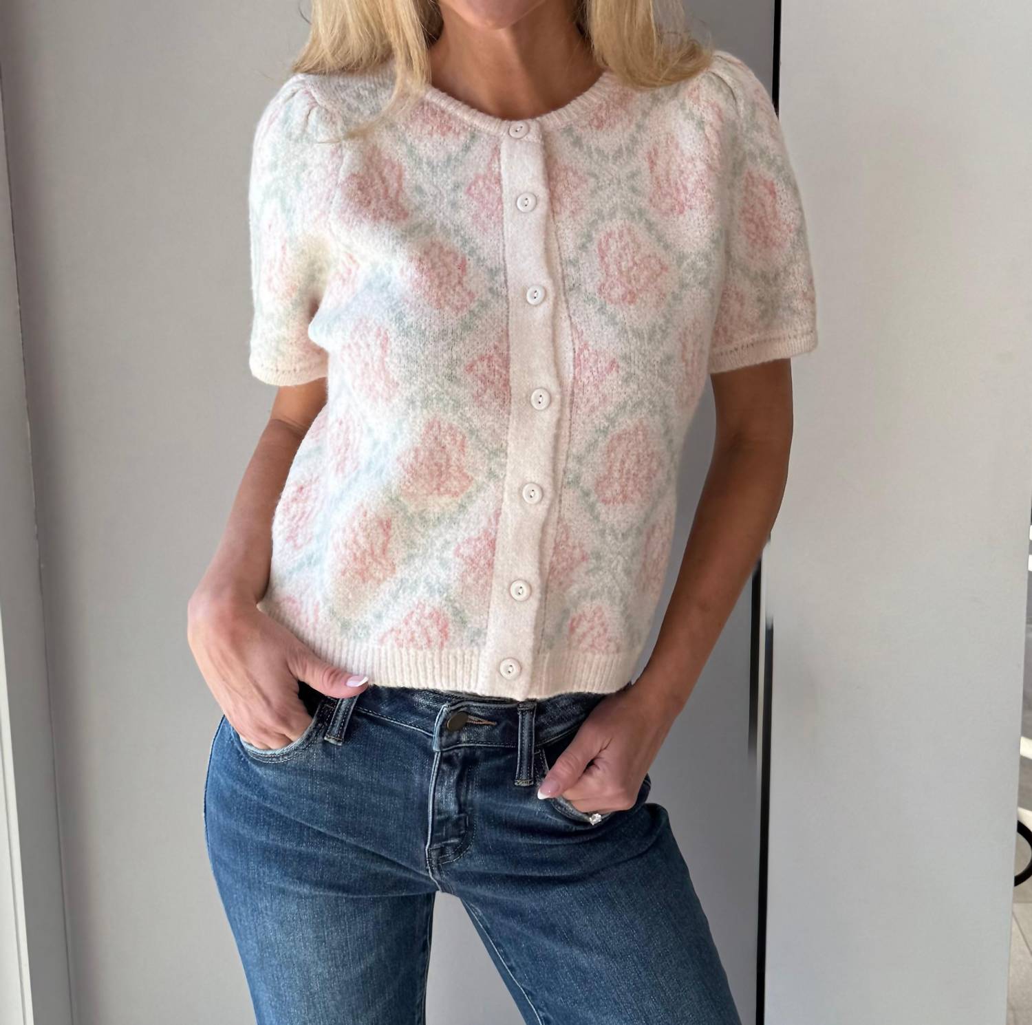 &merci Floral Short Sleeve Cardigan in cream - women's cardigan