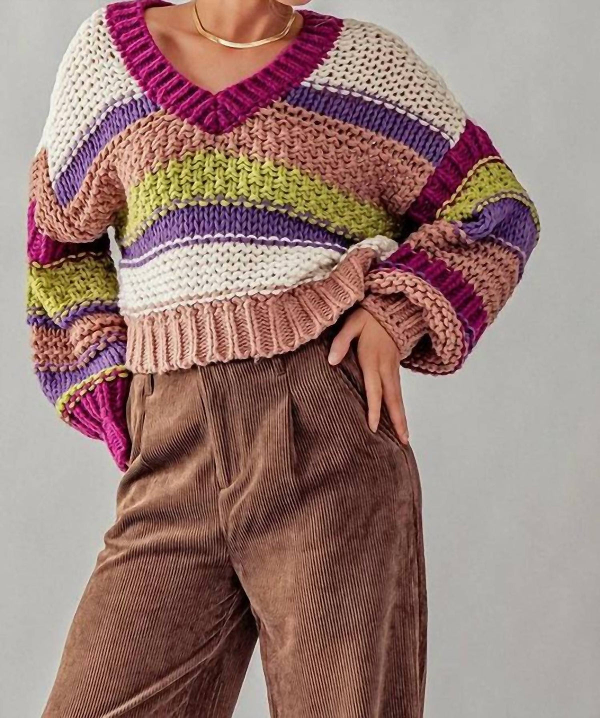 Trend:Notes - V Neck Line Slightly Cropped Chunky Knitted Sweater