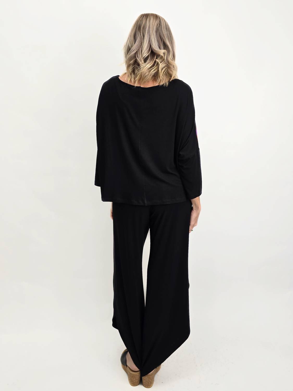 Ozai N Ku - Bouquet V-neck Top