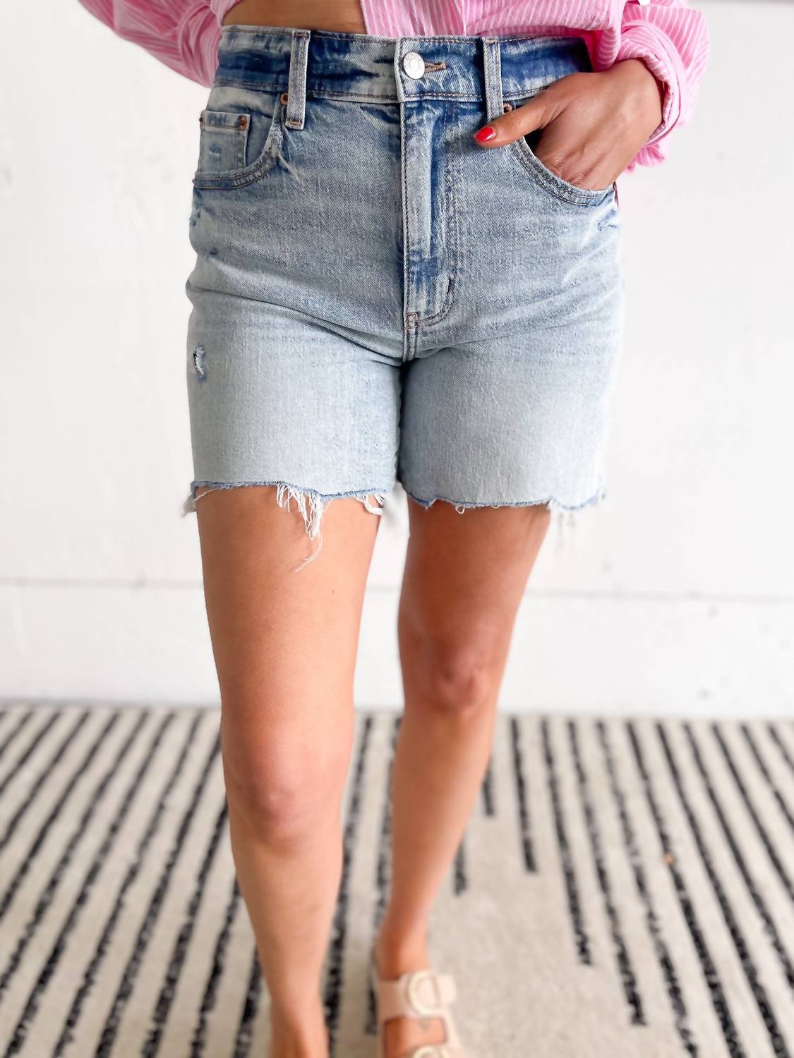 Daze - Helen 4" Denim Shorts