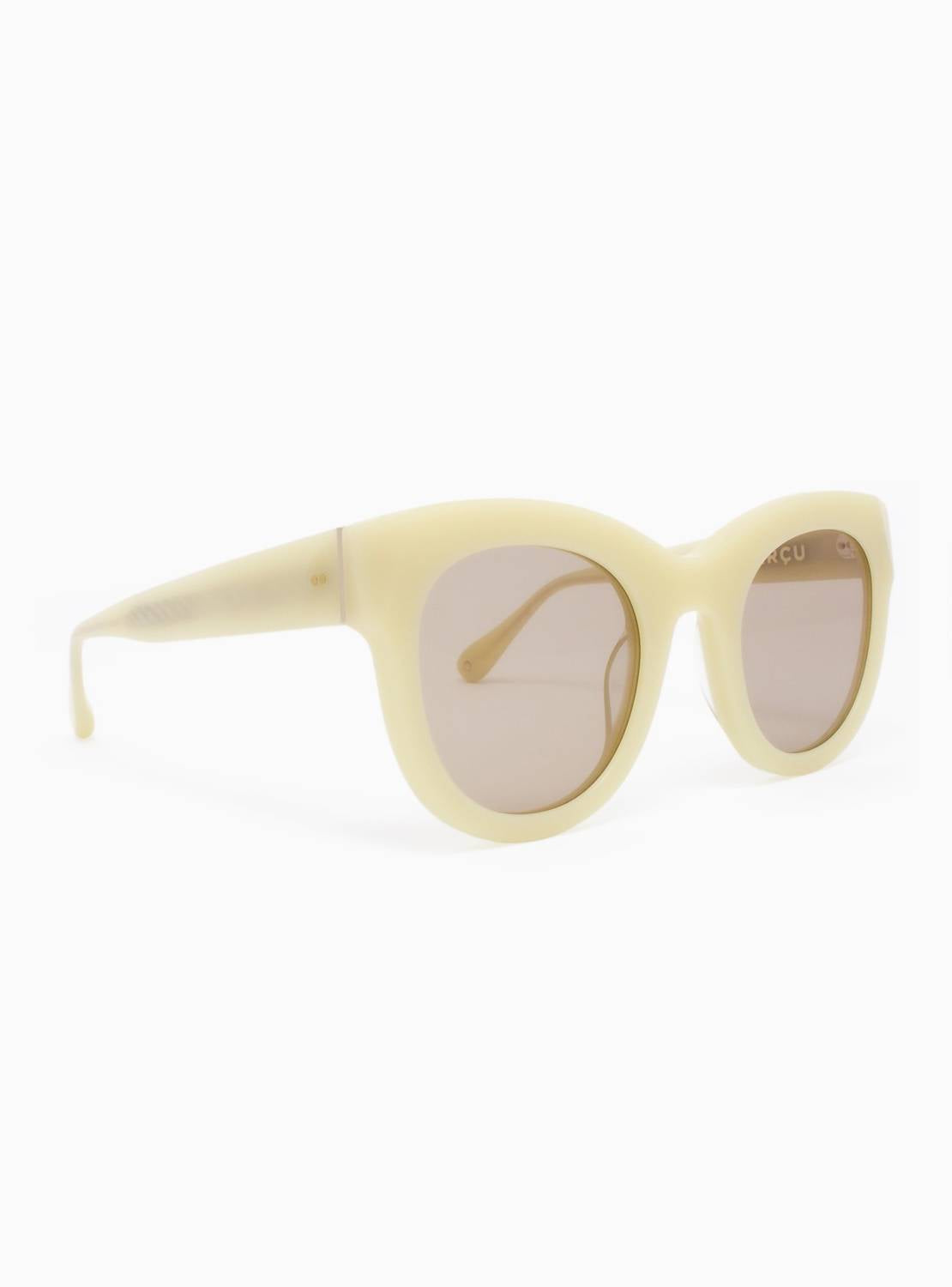 Aperçu Eyewear - Women's Le Chat Cat-eye Sunglasses