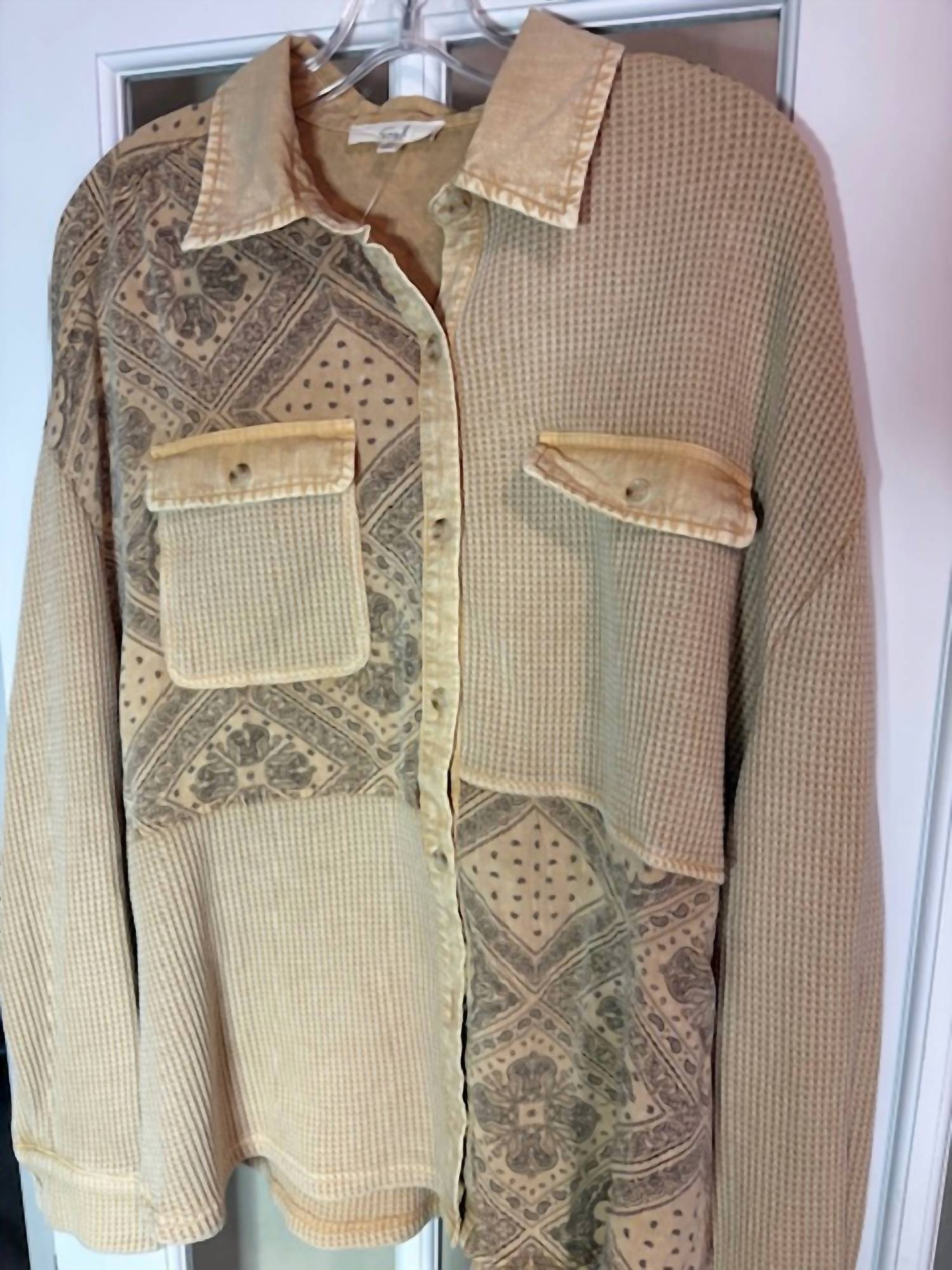 Easel - WOMEN'S LIGHT PRINT MIX BUTTON DOWN SHIRT