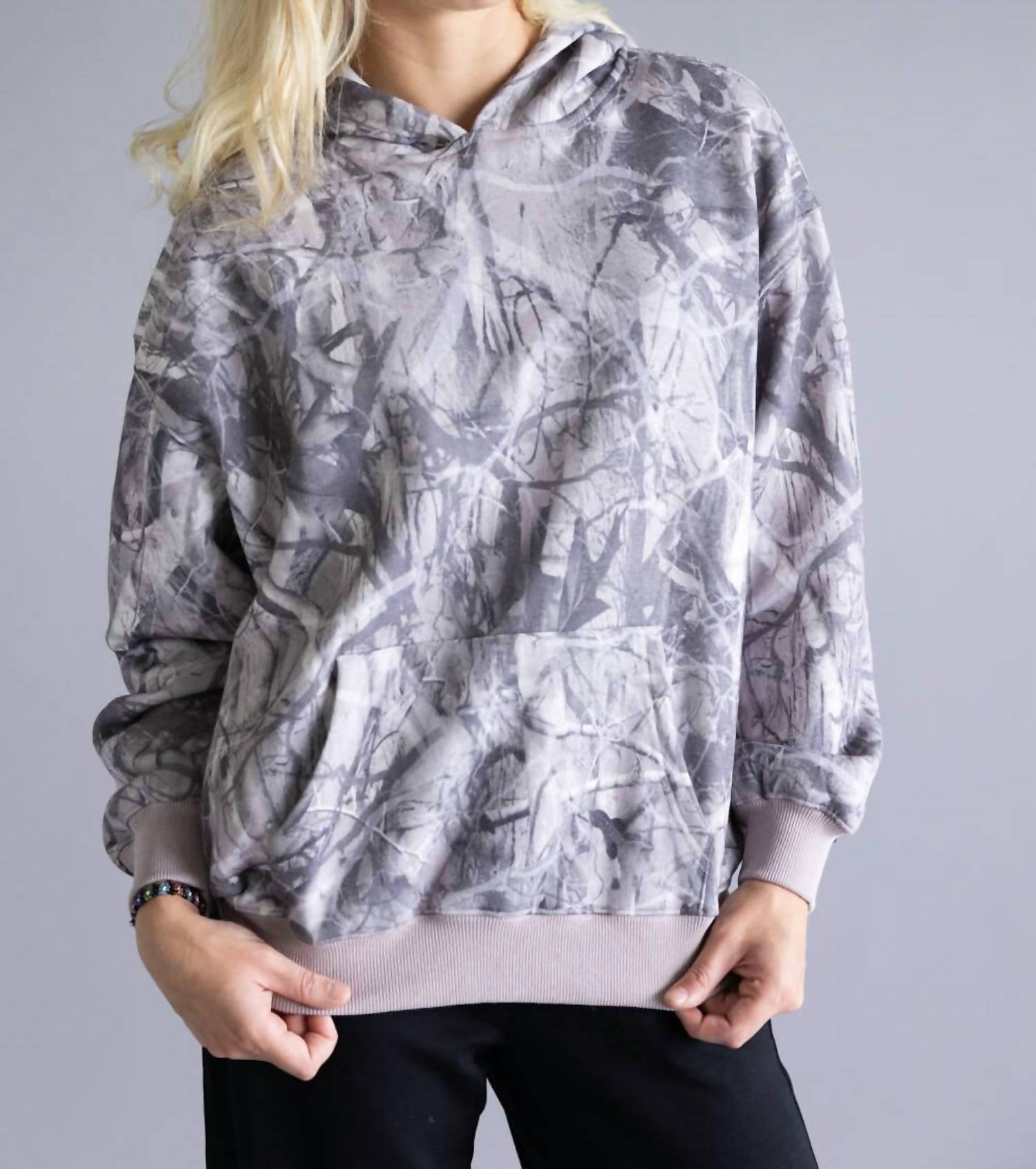 Pretty Garbage RYKER CAMO HOODIE in dark grey - women's top