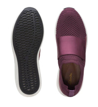 Clarks - Women's Un Rio Knit Slip-on Sneaker