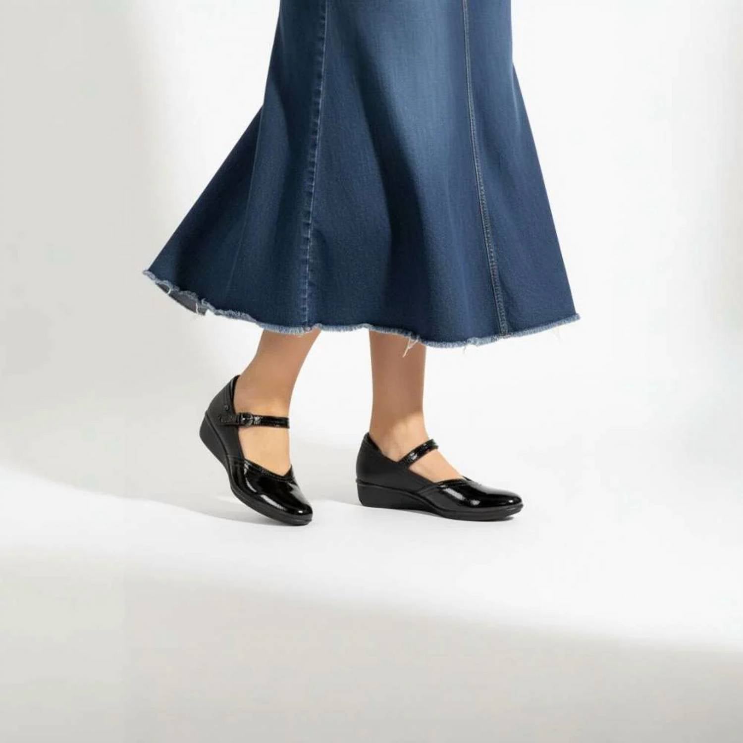 Revere - Women's Narita Mary-jane Flats