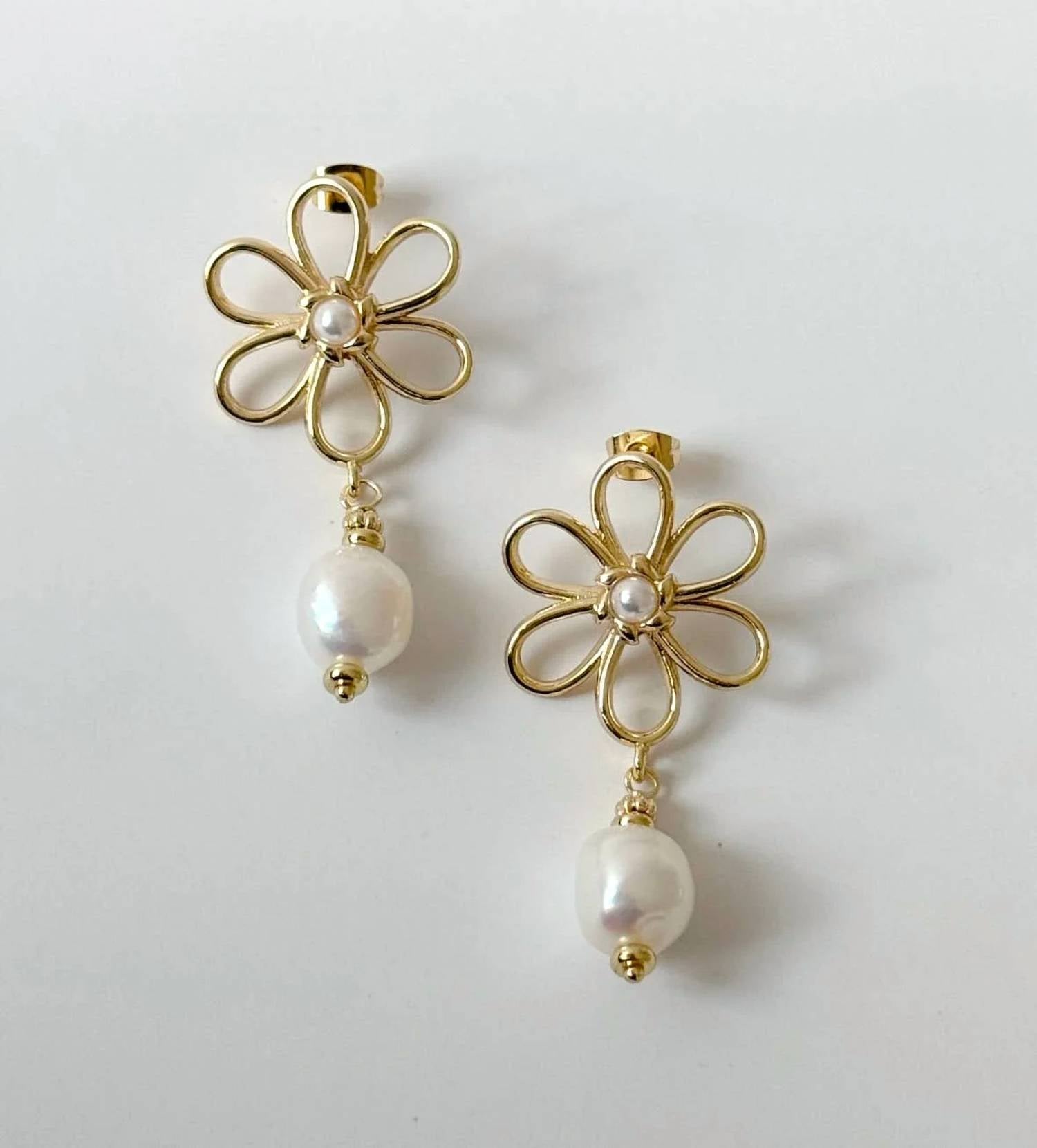 Tramps+Thieves - Women's Myles Flower Pearl Earrings