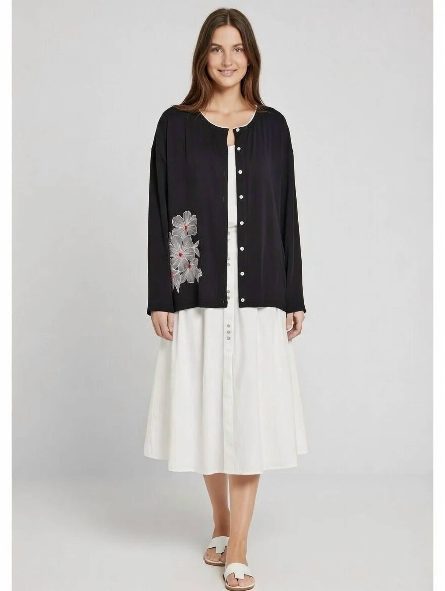 Eiger Weger - Floral Embroidery Button-down Top