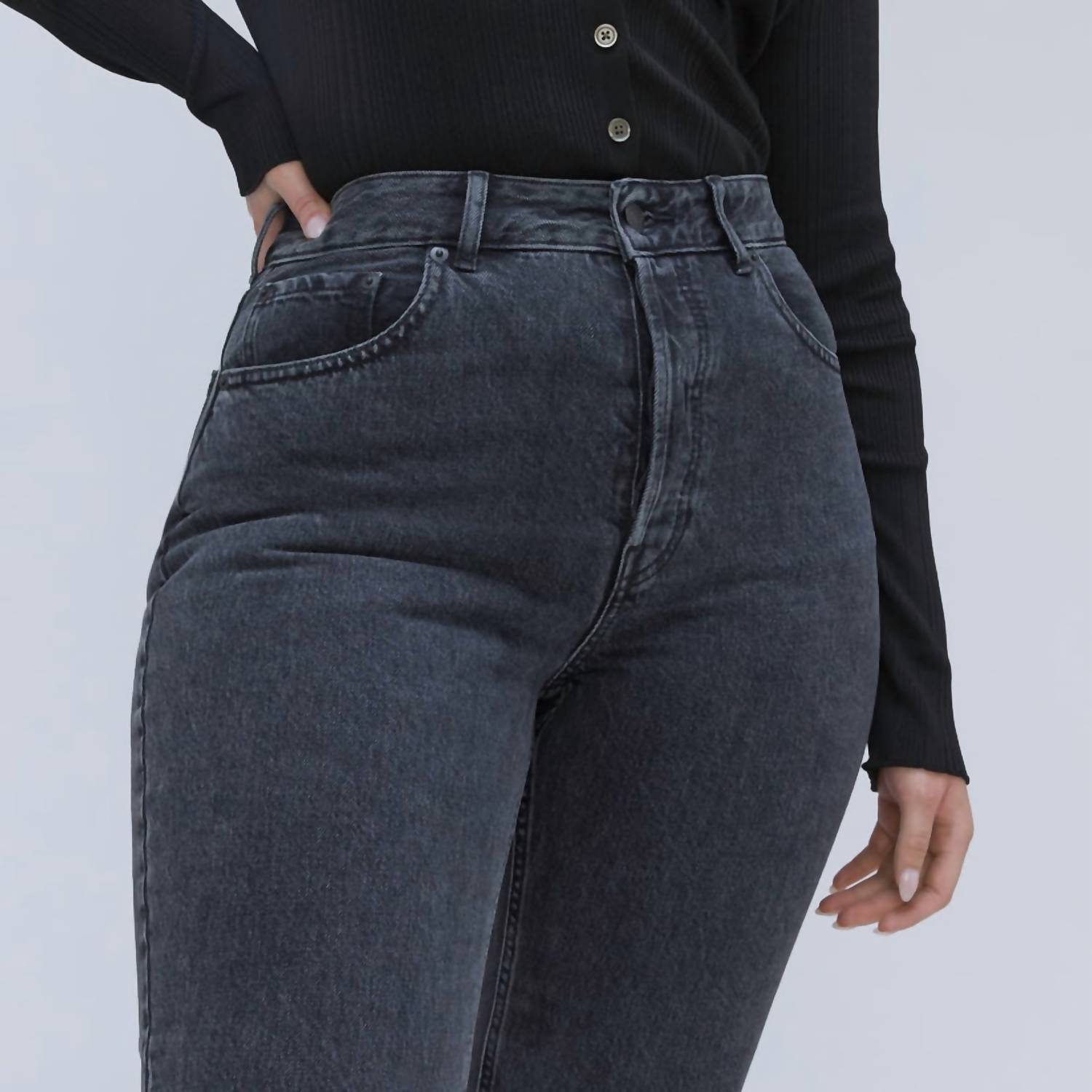 Everlane - The Curvy 90’s Cheeky Straight Jeans