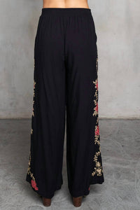 Paparazzi - Embroidered Pull-on Flared Pants
