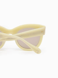 Aperçu Eyewear - Women's Le Chat Cat-eye Sunglasses