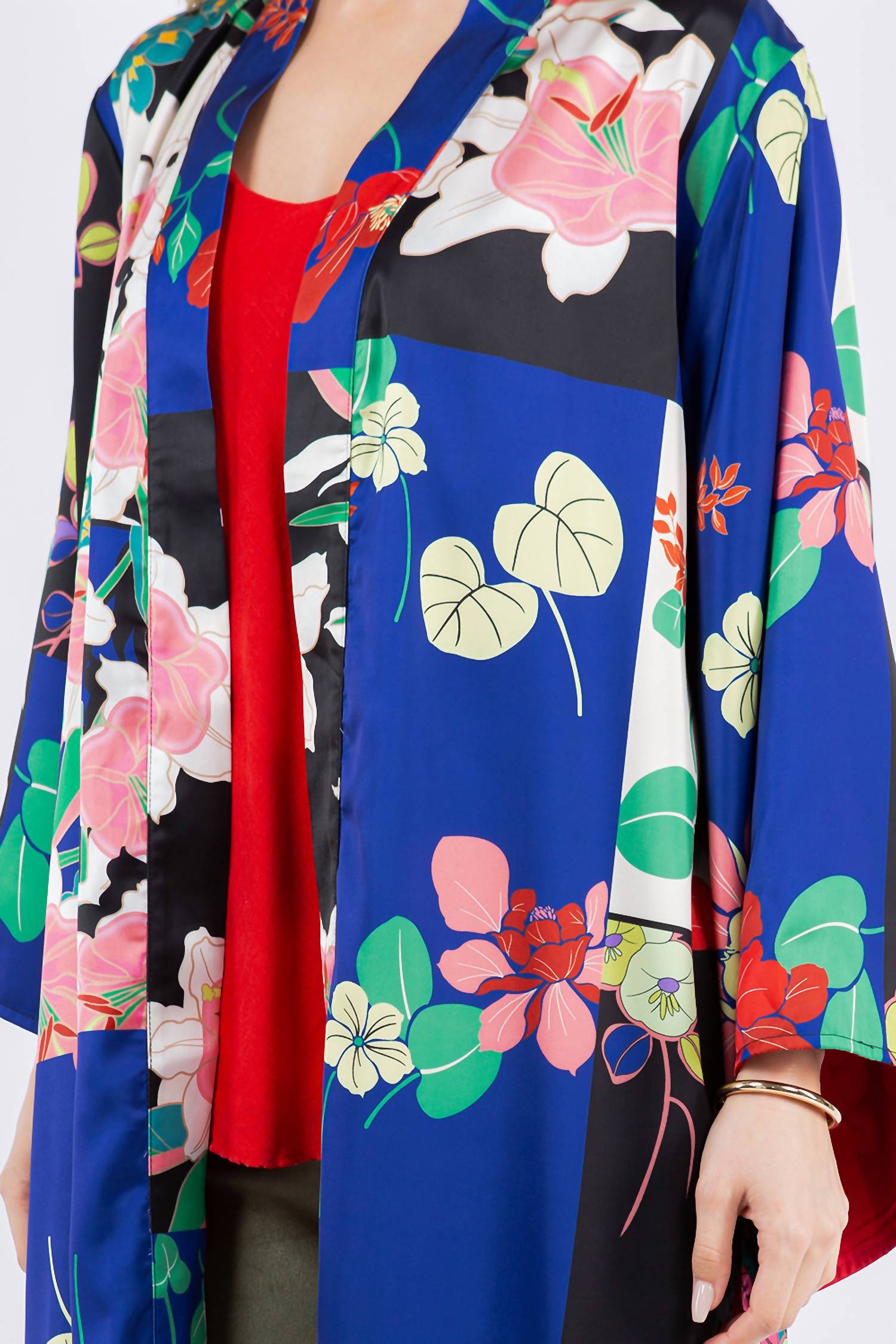 Paparazzi - Charmeuse Satin Print Kimono With Lining