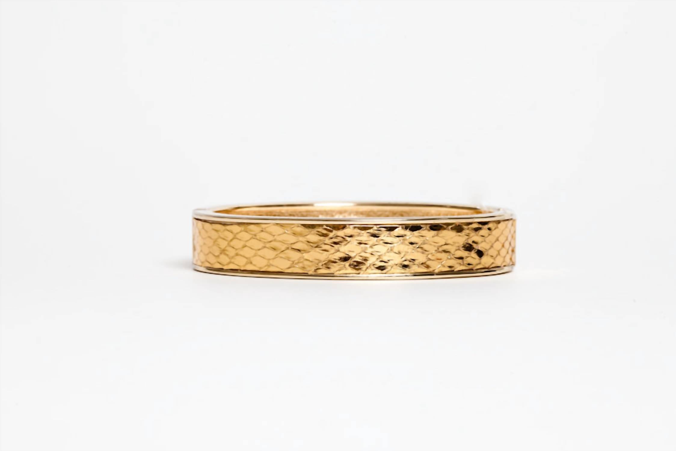Avenue Chic - Women's Genuine Leather Circle Hinge Bracelet