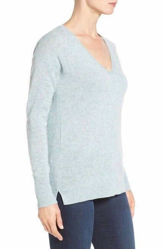 Halogen - Classic V-Neck Side Slit High Low Sweater