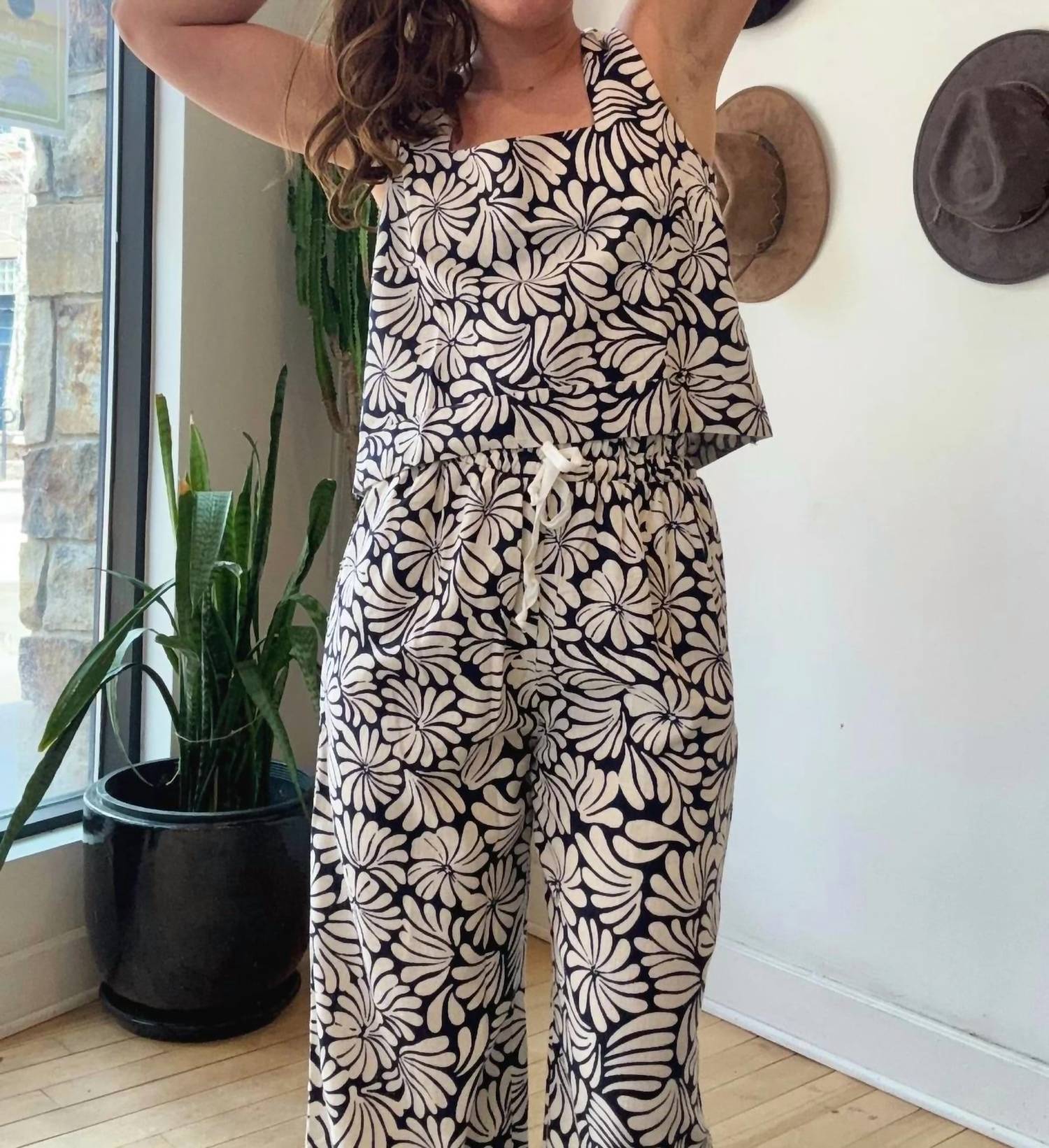 Nary - Square Neckline Tank Top