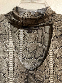 L&B - Women's Snake Skin Keyhole Tunic