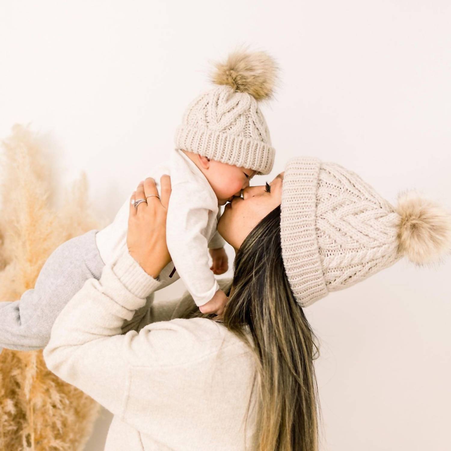 Huggalugs - Unisex Mommy & Me Pom Pom Hat