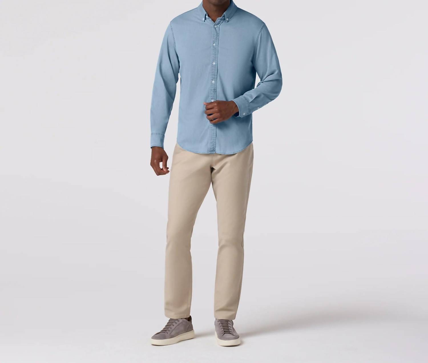 Mizzen + Main Nash Chambray Long Sleeve No Tuck Dress Shirt in light wash - men's shirt - detail view