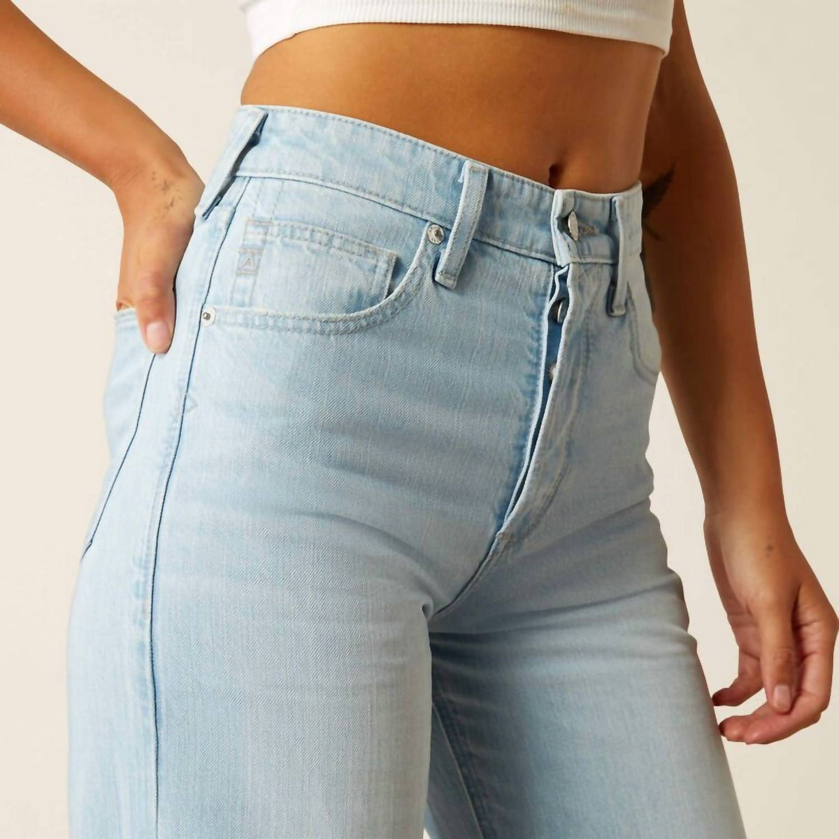 Ariat - Ultra High Rise Tomboy Wide Leg Jeans