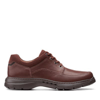 Clarks Men's Un Brawley Lace Shoe in mahogany tumbled leather - men's shoe - detail view