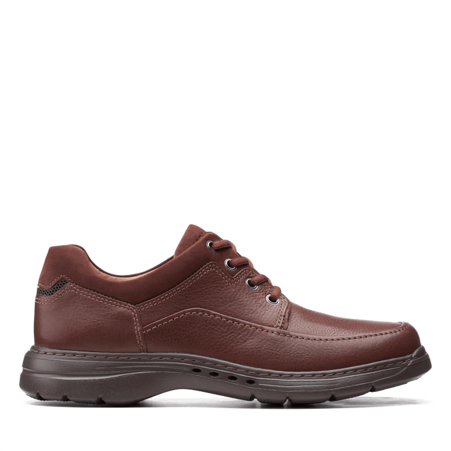 Clarks Men's Un Brawley Lace Shoe in mahogany tumbled leather - men's shoe - detail view