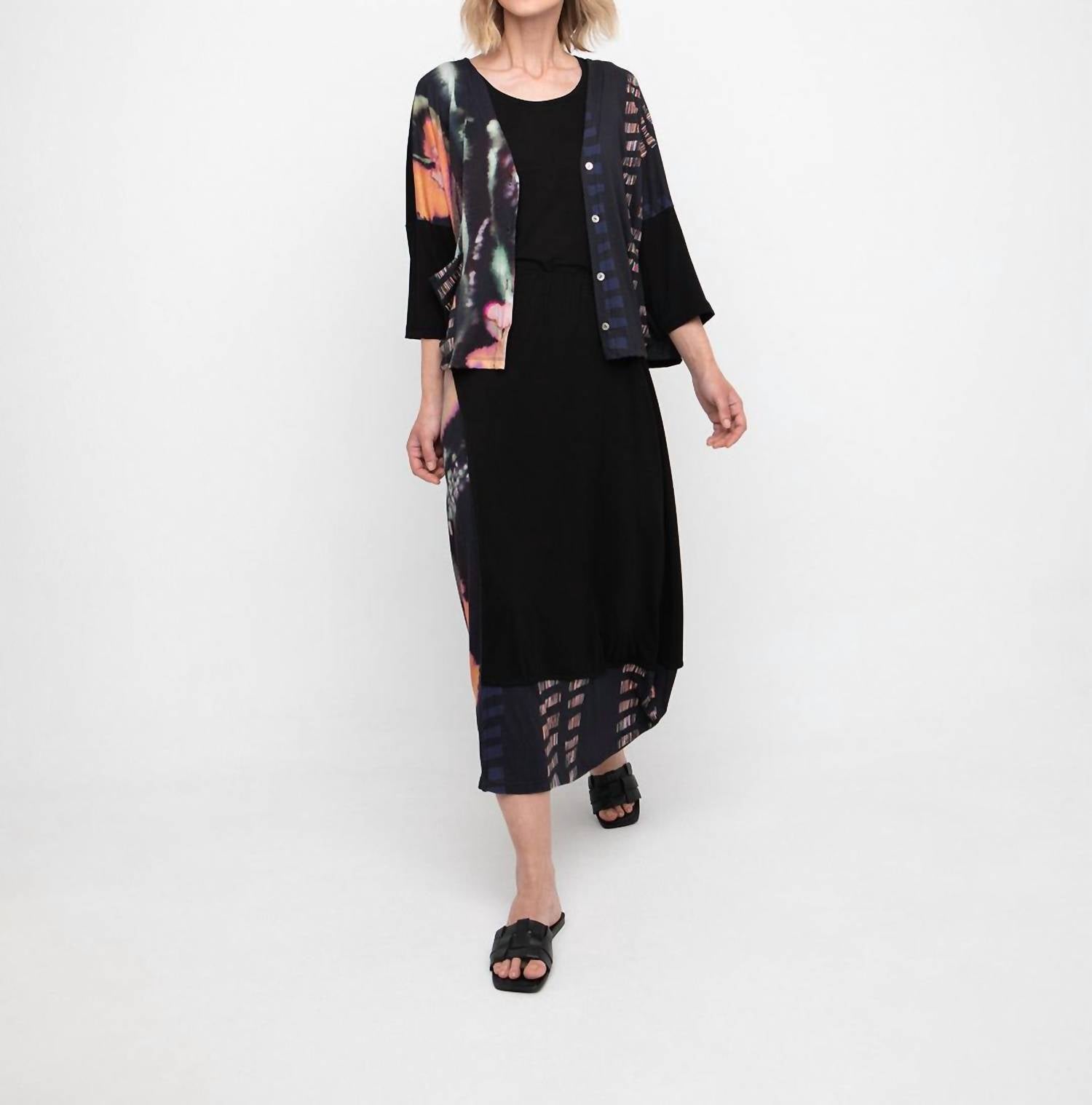 Ozai N Ku - Bouquet V-neck Top