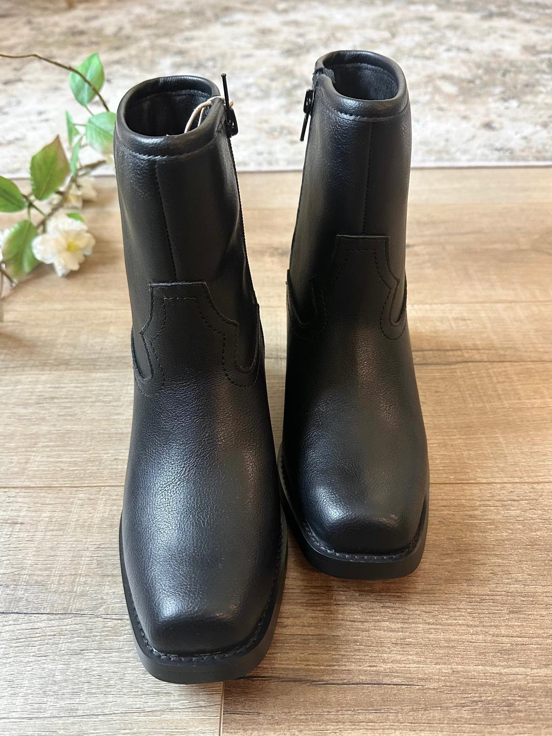 Mia - Women's Dagny Boot