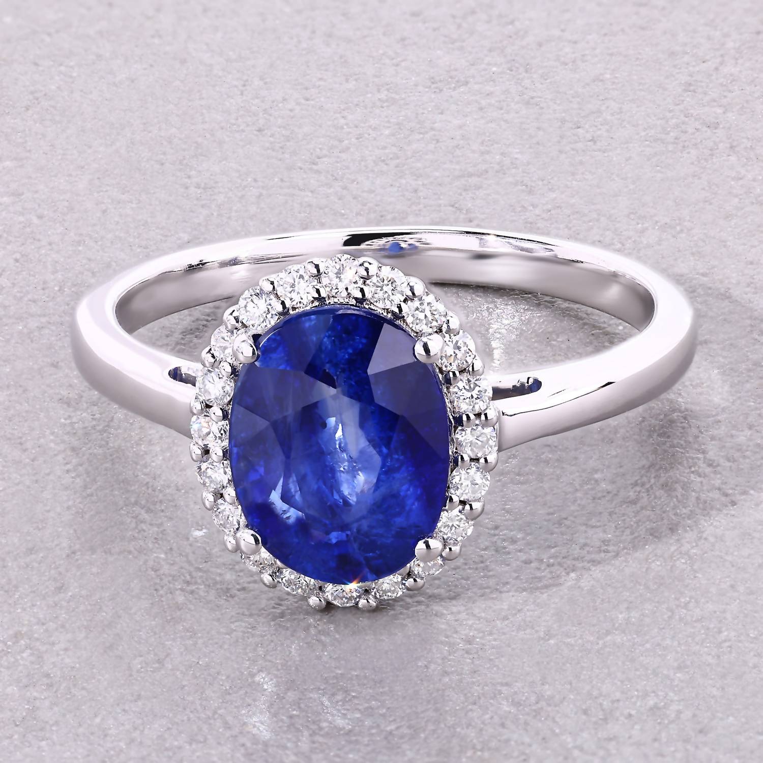 Diana M Jewels Women's Oval Natural Sapphire Fashion Ring (2.58 Ct) - Signature in 18k white gold - women's jewelry - detail view