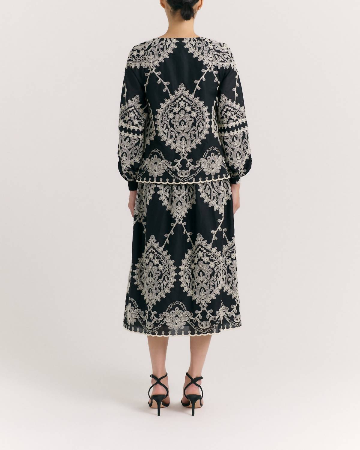 Cartolina Nantucket - Ynez Y-neck Top