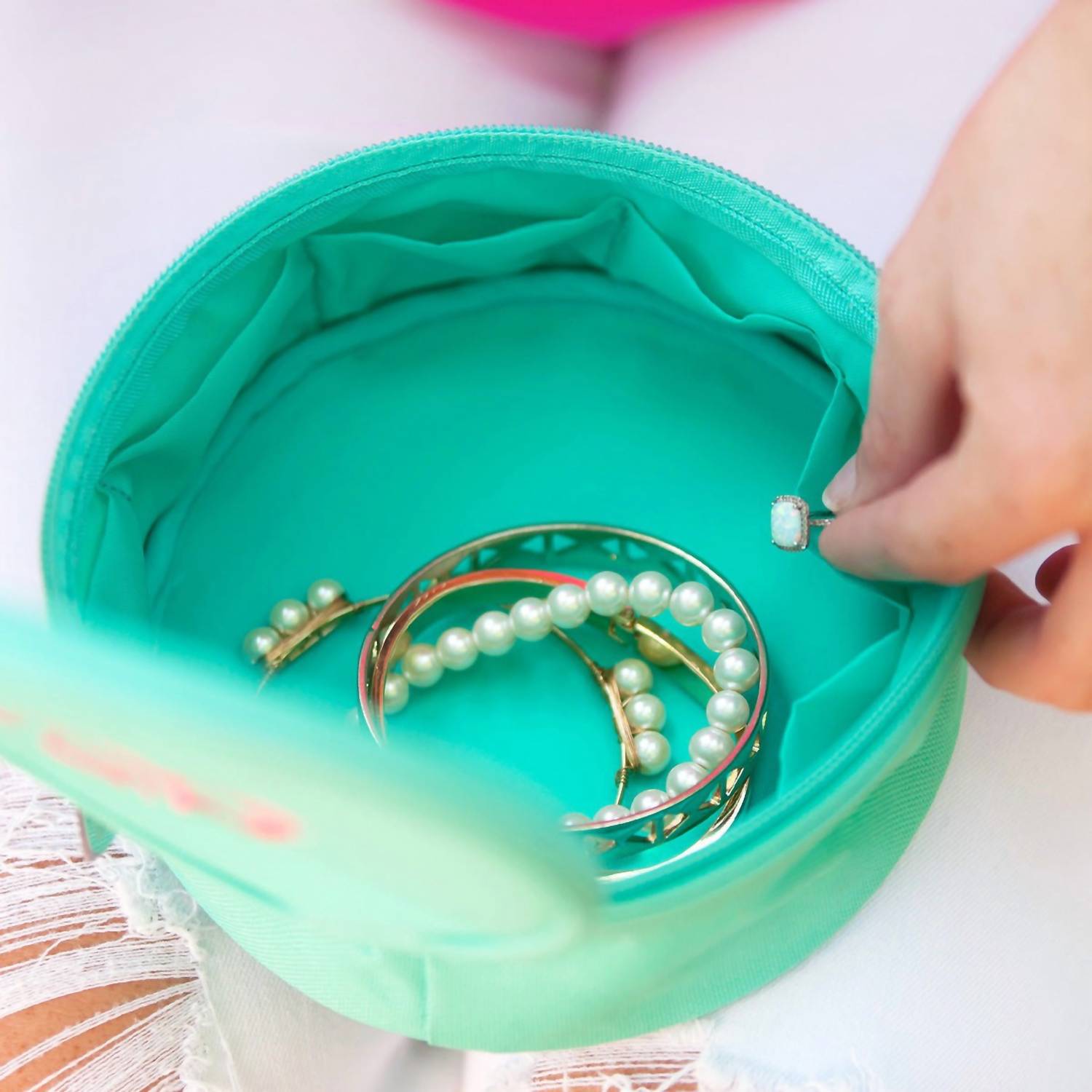 Viv & Lou - Women's Jewelry Case