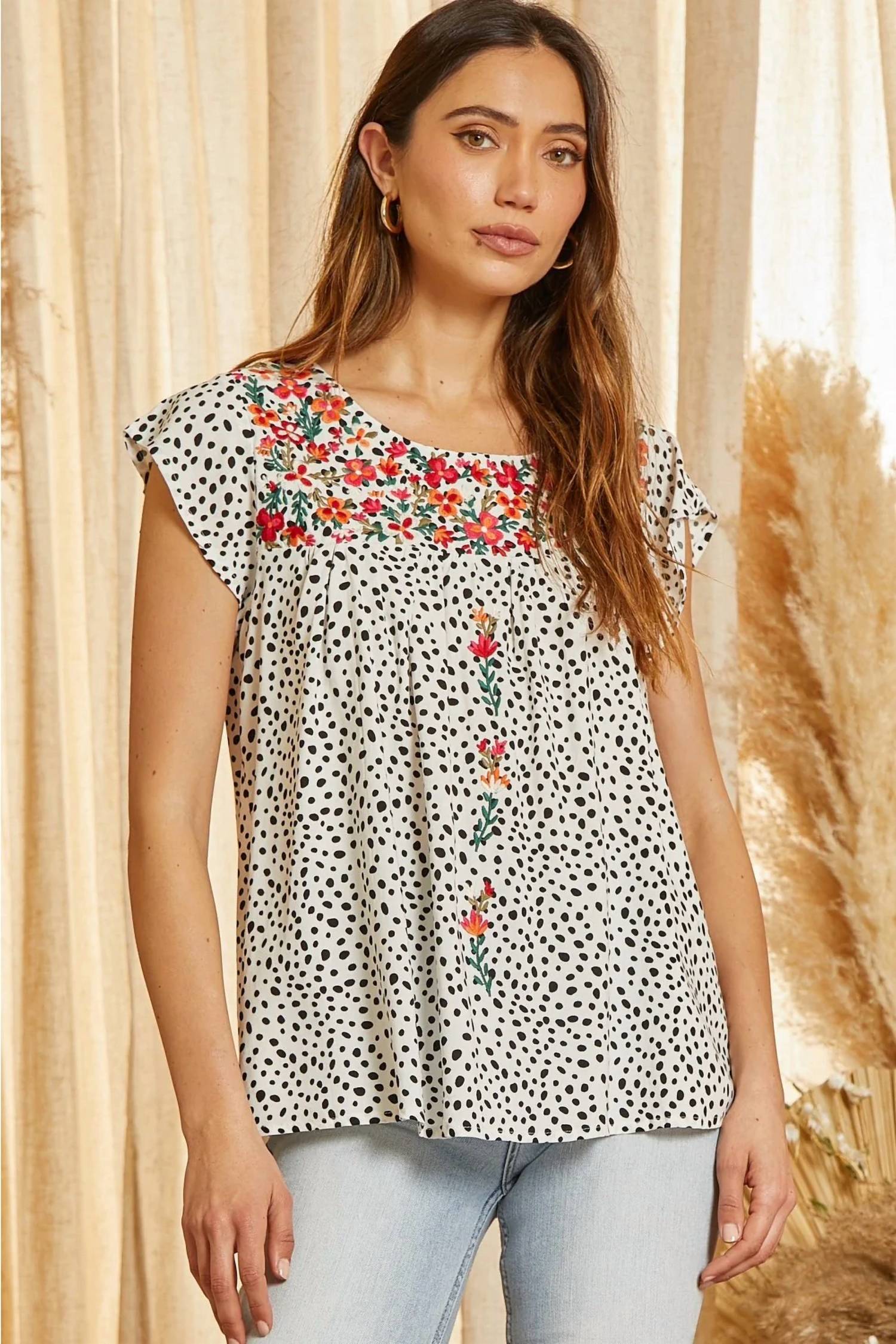 Andree By Unit - Flutter Sleeve Embroidered Top