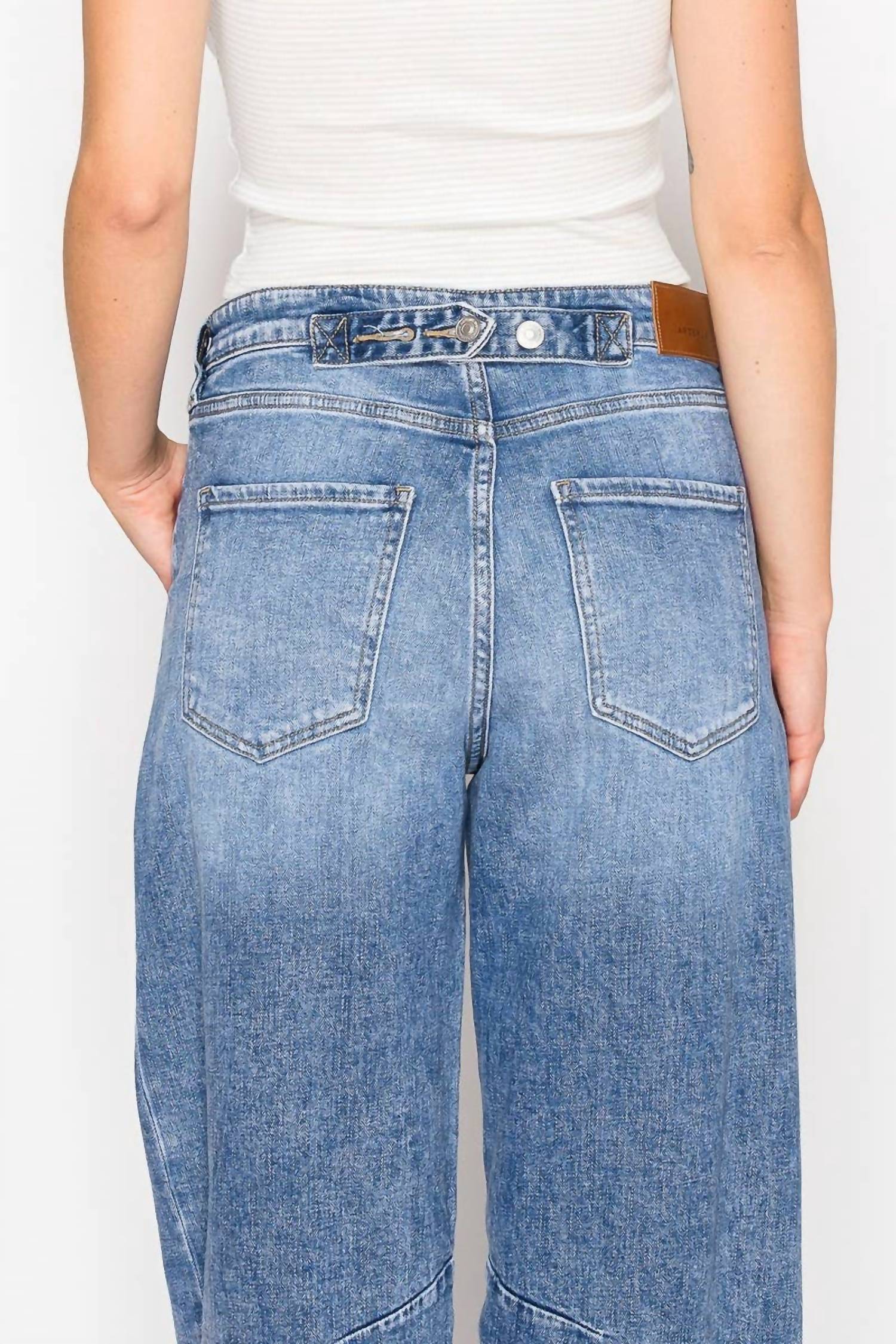 Artemis Vintage - Adjustable Waistband Relaxed Barrel Fit Jeans