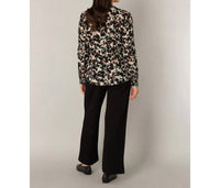 Yest - Olize Essential V-neck Shirt