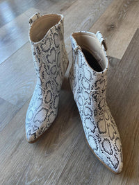 Hallelu - Women's Kathryn Booties