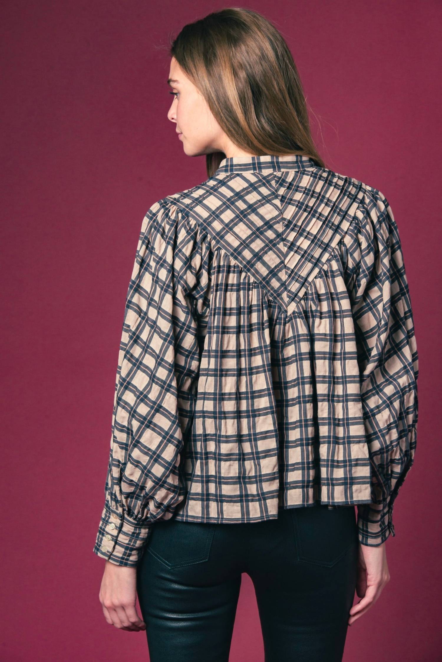 THE SHIRT Shiv Shirt in plaid - women's shirt - detail view