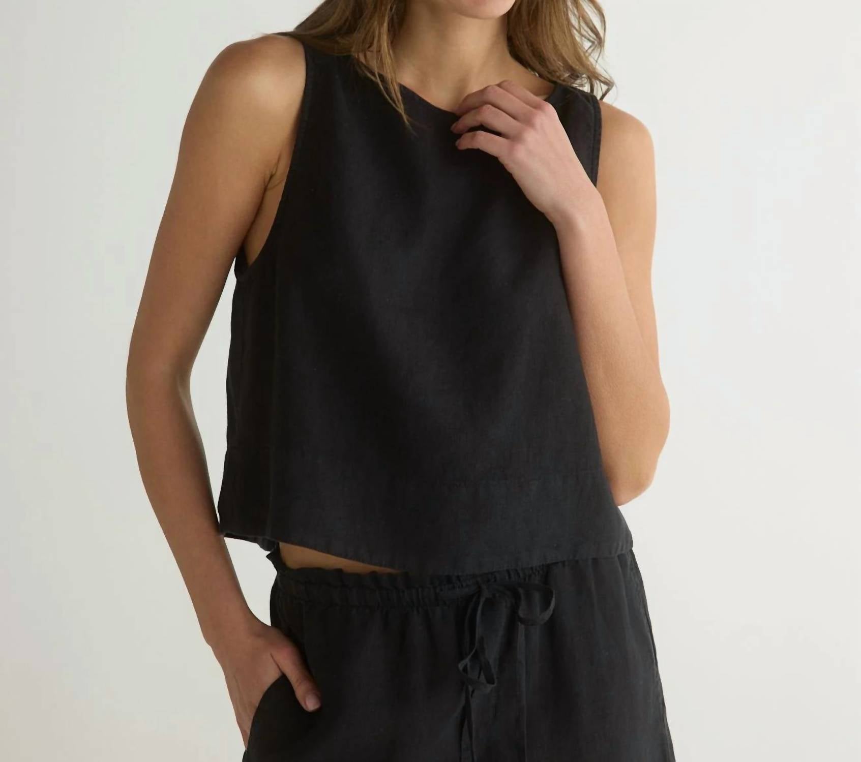Bella Dahl - SLEEVELESS BOAT NECK SPLIT BACK TOP