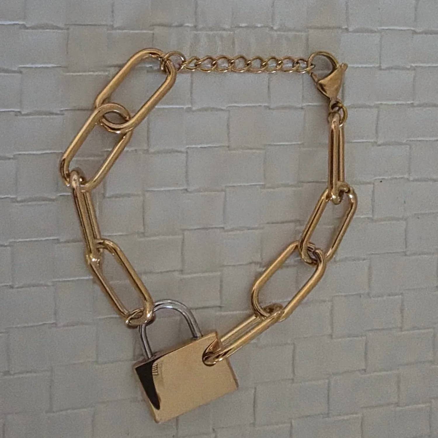 Harper Lace - Women's Padlock Bracelet